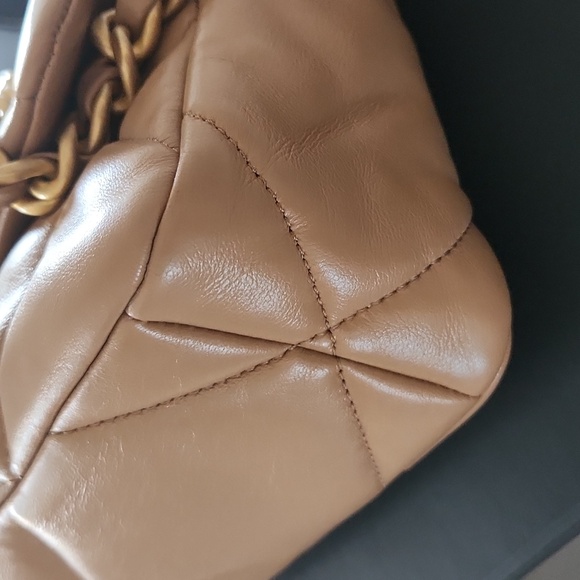 Chanel 19 Medium Camel Color bag -Like New! The Softest Leather! - Picture 5 of 16